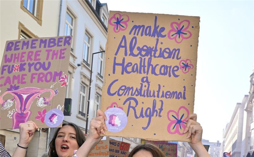 Der rechtliche Schutz von Schwangerschaftsabbrüchen war auch dieses Jahr ein Thema beim Frauenkampftag am 8. März
