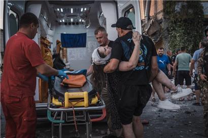 Der russische Krieg gegen die Zivilbevölkerung in der Ukraine geht weiter
