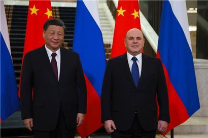 Der russische Ministerpräsident Michail Mischustin am 21. März 2023 in Moskau mit Chinas Präsident Xi Jinping

