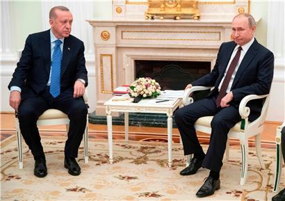 Der russische Präsident Vladimir Putin empfängt seinen türkischen Gegenpart Recep Tayyip Erdogan im Kreml.
