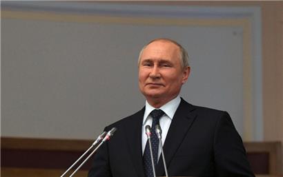 Der russische Präsident Wladimir Putin begann früh mit dem Abbau der Medienfreiheit
