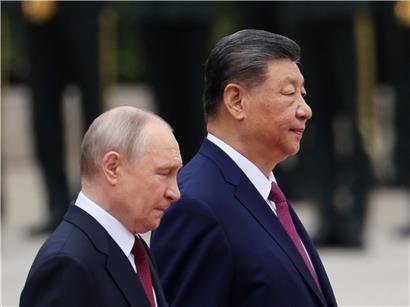 Wladimir Putin und Xi Jinping bei offizieller Begegnung in Peking, China, während diplomatischem Staatsbesuch