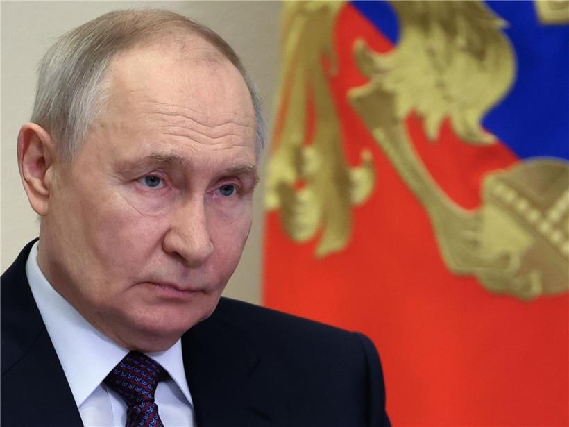 Wladimir Putin per Videokonferenz bei Eröffnung neuer Verkehrsinfrastruktur in Nowo-Ogarjowo, Russland