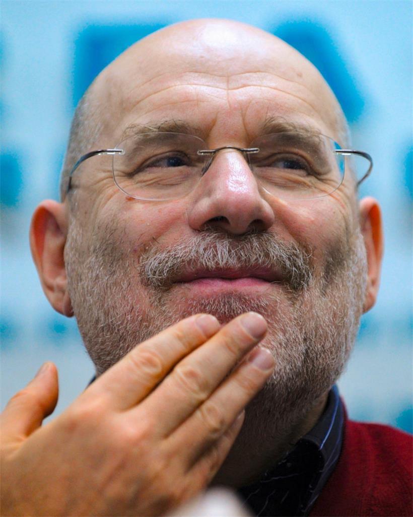 Der russische Schriftsteller Boris Akunin lebt seit 2014 in Großbritannien, wo er seine Meinung frei äußern darf. In Russland hätten ihn die Machthaber bereits in ein Gefängnis verschleppt.
