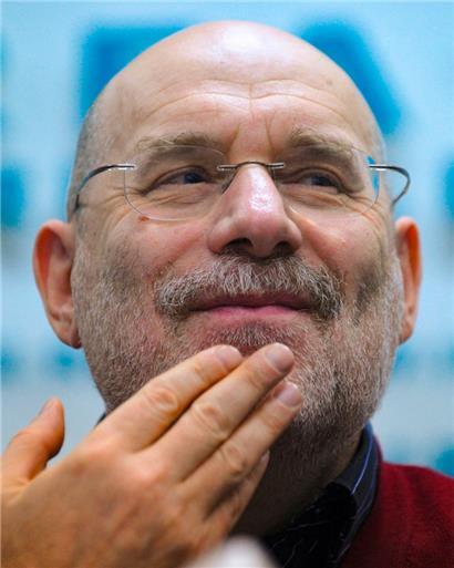 Der russische Schriftsteller Boris Akunin lebt seit 2014 in Großbritannien, wo er seine Meinung frei äußern darf. In Russland hätten ihn die Machthaber bereits in ein Gefängnis verschleppt.
