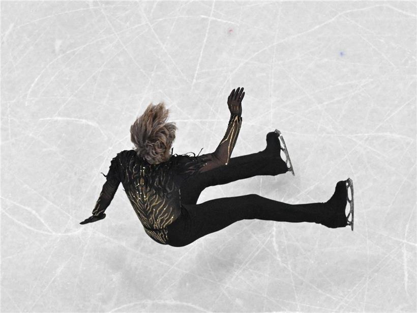 Ilia Malinin stürzt mehrfach bei Eiskunstlauf-Kür der Vierfachsprünge und verlässt verzweifelt das Eis als Achter bei US-Wettbewerb