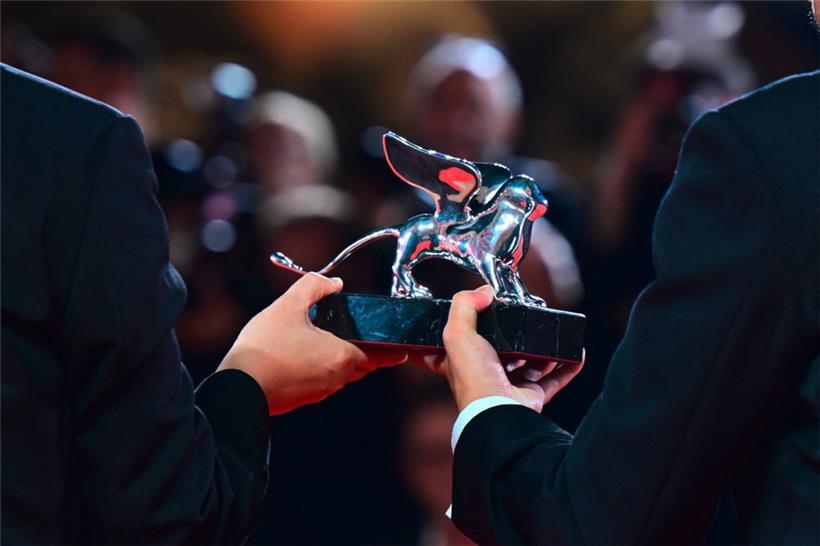 Der silberne Löwe ging an den japanischen Regisseur Ryûsuke Hamaguchi für „Evil does not exist“
