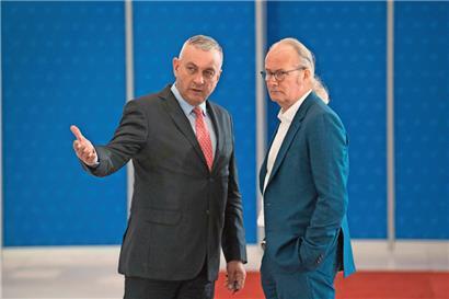 Der tschechische Industrieminister Jozef Sikela und der luxemburgische Energieminister Claude Turmes (r.) befassten sich bereits beim informellen Treffen der EU-Energieminister in Prag mit der gegenwärtigen Krise am Energiemarkt

