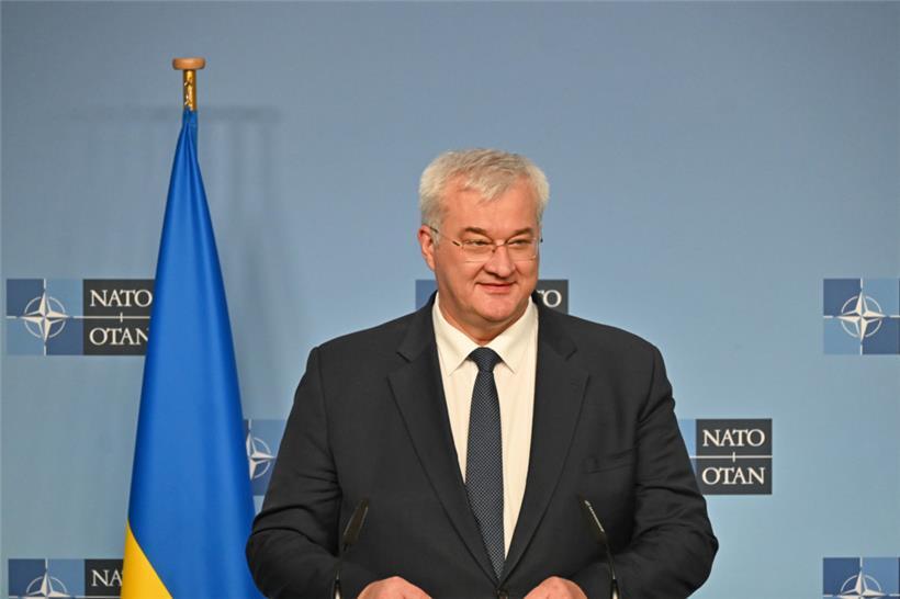 Der ukrainische Außenminister Andrij Sybiha gibt ein Statement 
