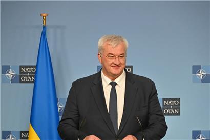 Der ukrainische Außenminister Andrij Sybiha gibt ein Statement 
