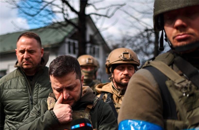 Der ukrainische Präsident Wolodymyr Selenskyj besuchte gestern Butscha
