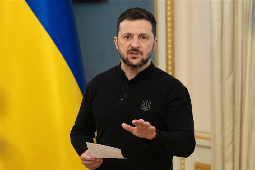 Der ukrainische Präsident Wolodymyr Selenskyj spricht während eines Briefings in Kiew

