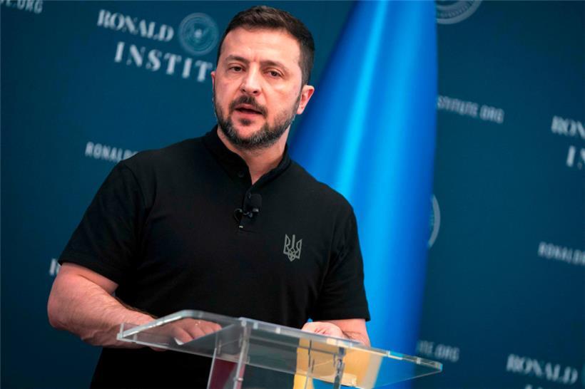 Der ukrainische Präsident Wolodymyr Selenskyj trifft sich mit führenden Vertretern der NATO, darunter auch Präsident Joe Biden, während der Krieg Russlands weitergeht
