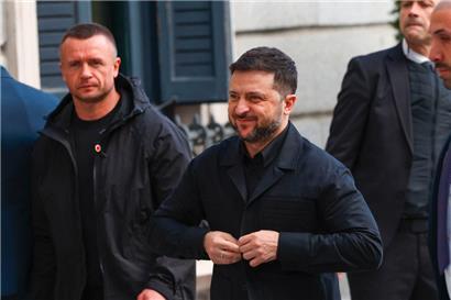 Der ukrainische Präsident Wolodymyr Selenskyj war am Montag in Paris, am Dienstag in Madrid und wird am Mittwoch in der Türkei erwartet
