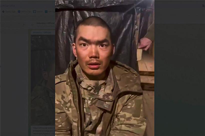 Der ukrainische Präsident postete ein Bild eines in der Ukraine gefangen genommenen chinesischen Soldaten auf Telegram
