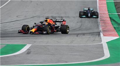 Derzeit sieht Weltmeister Lewis Hamilton vor allem das Rücklicht seines Rivalen Max Verstappen

