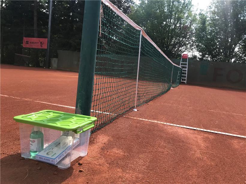 Desinfektionsmittel, Einweghandschuhe und Masken stehen zur Verfügung  
