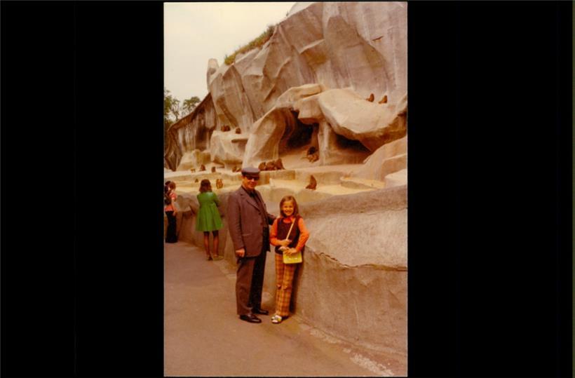 Désirée mit ihrem Onkel, dem ersten Direktor des Escher Theaters, Jos Wampach