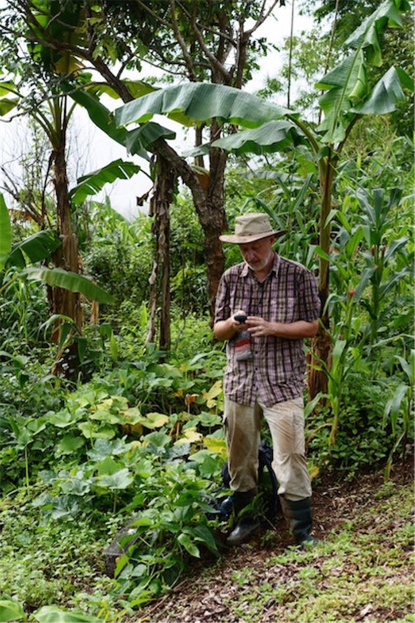 „Désormais, on m’appelle pour accompagner des projets de restauration écologique, de reforestation, de forêt urbaine et démontrer que non seulement cela va avoir des effets positifs en termes de biodiversité, d’adaptation au changement climatique, mais que ça peut avoir des côtés positifs pour la santé humaine“, explique Serge Morand
