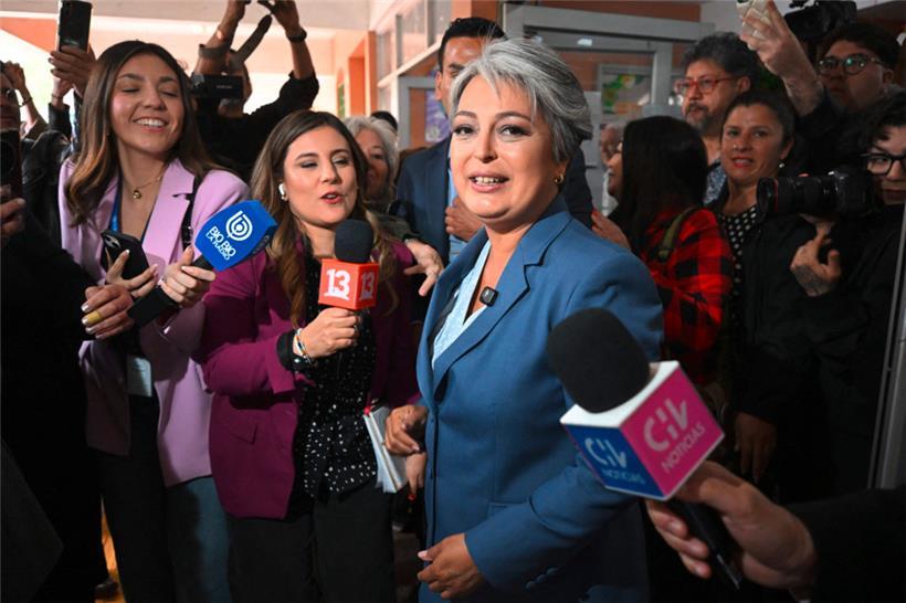 Deutlich unterlegen: Jeannette Jara, die Kandidatin des Regierungsbündnisses und Arbeitsministerin unter Gabriel Boric, bei der Ankunft im Wahllokal
