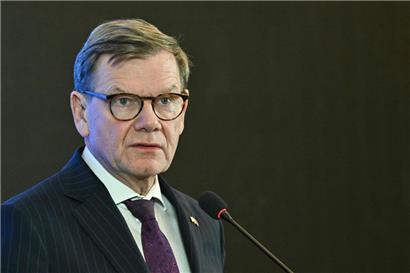 Deutscher Außenminister Johann Wadephul bei internationalem Treffen, betont globale Partnerschaften und Diplomatie
