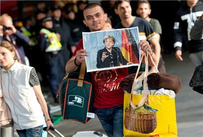 Deutschland ist für viele Menschen ein Sehnsuchtsort – wie offenbar für diesen Flüchtling, der im September 2015 in München ankam
