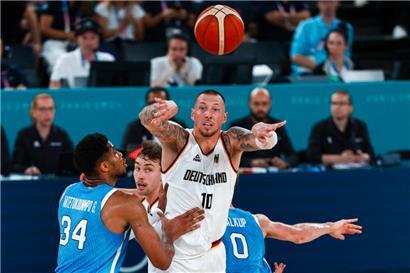 Deutschland um Daniel Theis ließ gegen Griechenland nichts anbrennen
