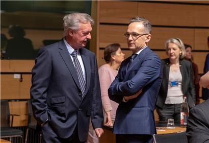 Deutschlands Außenminister Heiko Maas, hier im Gespräch mit Jean Asselborn, hat „Wut und Scham“ empfunden
