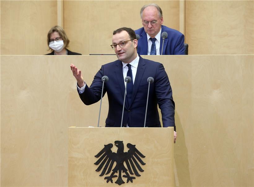 Deutschlands Gesundheitsminister Jens Spahn blieb trotz heftiger Angriffe durch AfD-Abgeordnete ruhig
