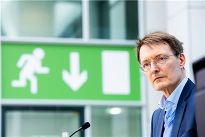 Deutschlands Gesundheitsminister Karl Lauterbach sieht in der Impfpflicht einen Ausweg aus der Pandemie
