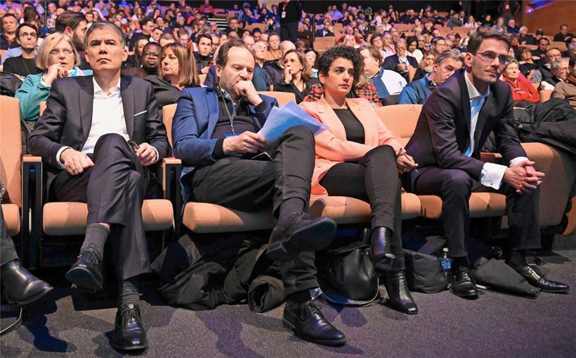 D.g.à d.: Le premier secrétaire du PS Olivier Faure, le conseiller régional d’Ile-de-France Jean-Marc Germain, la porte-parole du PS Lamia El Aaraje et Nicolas Mayer-Rossignol hier assistant à l’ouverture du congrès à Marseille
