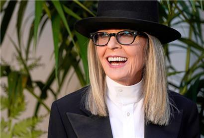 Diane Keaton lächelt bei der Ralph Lauren Spring 2023 Fashion Experience in Pasadena
