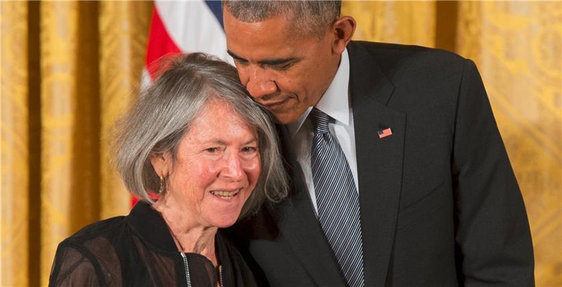 Dichterin Louise Glück wurde 2015 mit der „National Humanities“ Medaille in den USA ausgezeichnet. Nun erhält sie den Literaturnobelpreis. 
