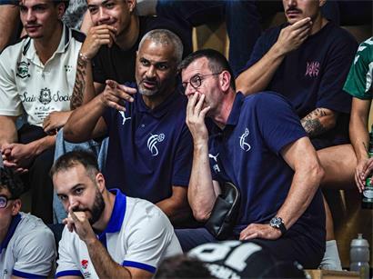 Didier Dinart, hier im Gespräch mit dem ehemaligen Nationaltrainer Nikola Malesevic, schaute sich in den vergangenen Wochen viele Spiele an