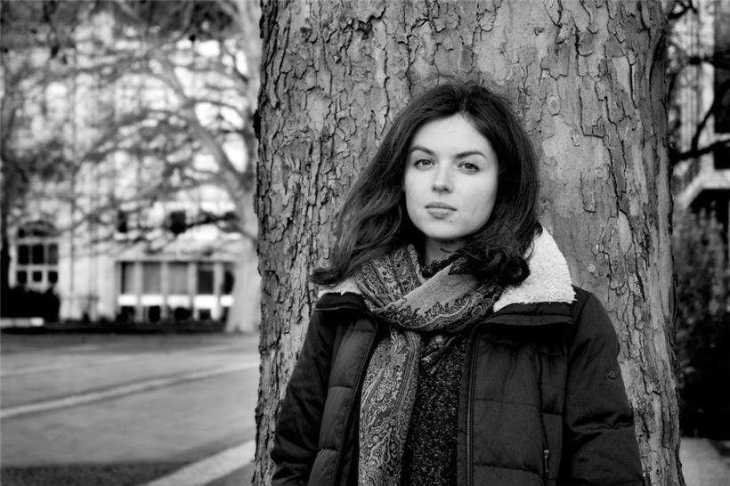 Die 1994 geborene Schriftstellerin Selene Mariani wuchs in Verona und Dresden auf und lebt in Hannover. Sie leitet Schreibwerkstätten und engagiert sich im Vorstand des Vereins Autor:innenzentrum Hannover
