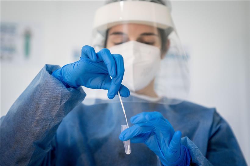 Die 233 Neuinfektionen wurden bei 10.243 Tests festgestellt
