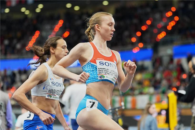 29-jährige Athletin beim Vorlauf, belegt den achten Platz bei Leichtathletik-Wettkampf