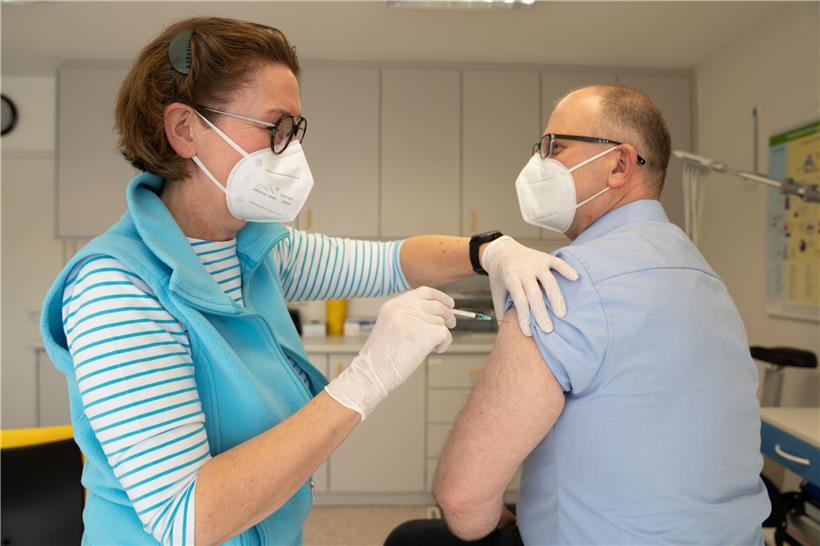 Die 30- bis 54-Jährigen können sich freiwillig für eine Impfung mit dem Vakzin von AstraZeneca eintragen – ganz ohne Priorisierung
