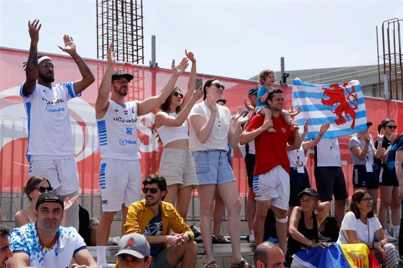 Die 3×3-Herren jubelten mit ihren Teamkolleginnen, musste sich in ihrem Finale z...