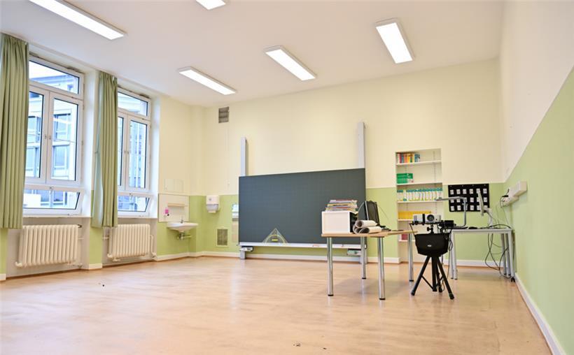 Die 59 Klassenzimmer der Brillschule werden während der Sommerferien ausgeräumt,...