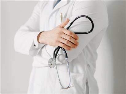 Konferenz im Hôpital Kirchberg Luxemburg mit François Pauly und Experten zu Fortschritten der Robert Schuman Krankenhausprojekte