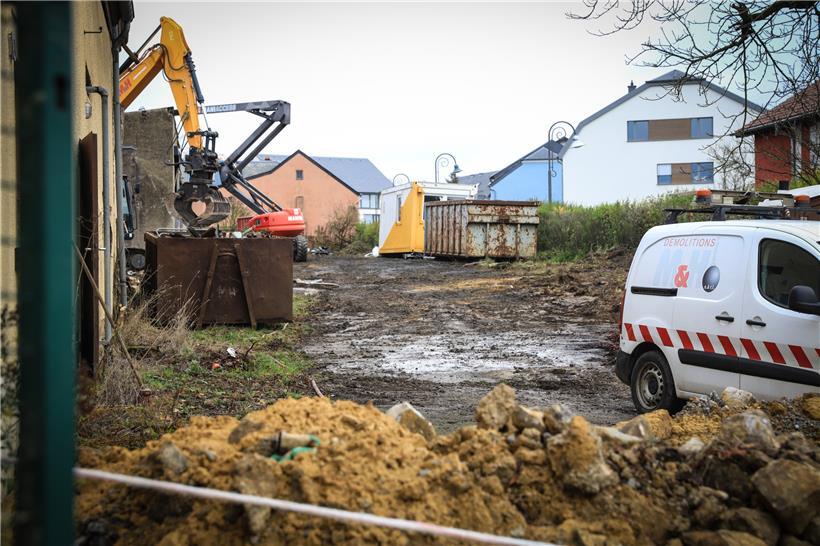 Die Abrissarbeiten sind in vollem Gang