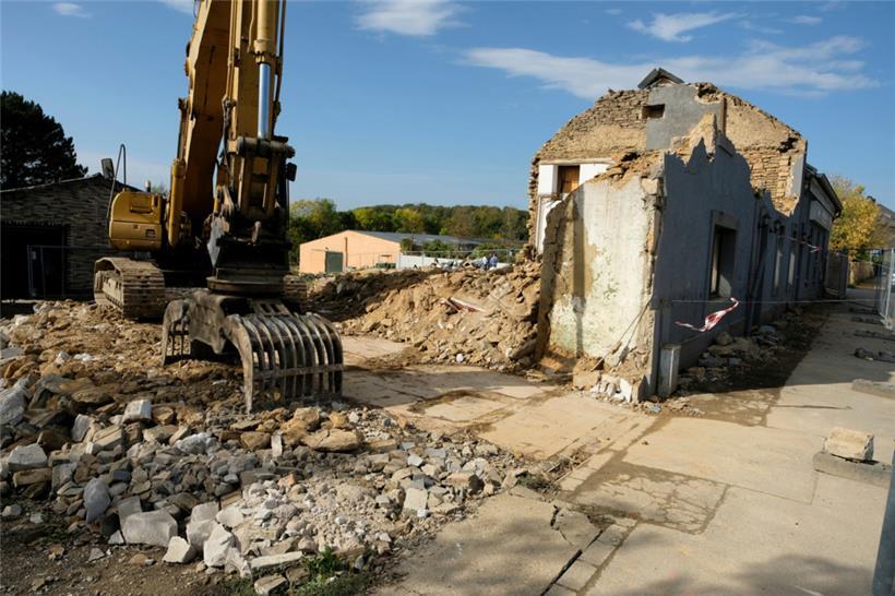 Die Abrissbirne im Einsatz: ein in Luxemburg weit verbreitetes Bild
