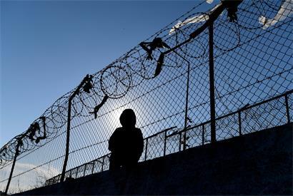 Abschreckung an den EU-Außengrenzen in Moria, Griechenland, Flüchtlingslager und Grenzschutzmaßnahmen sichtbar