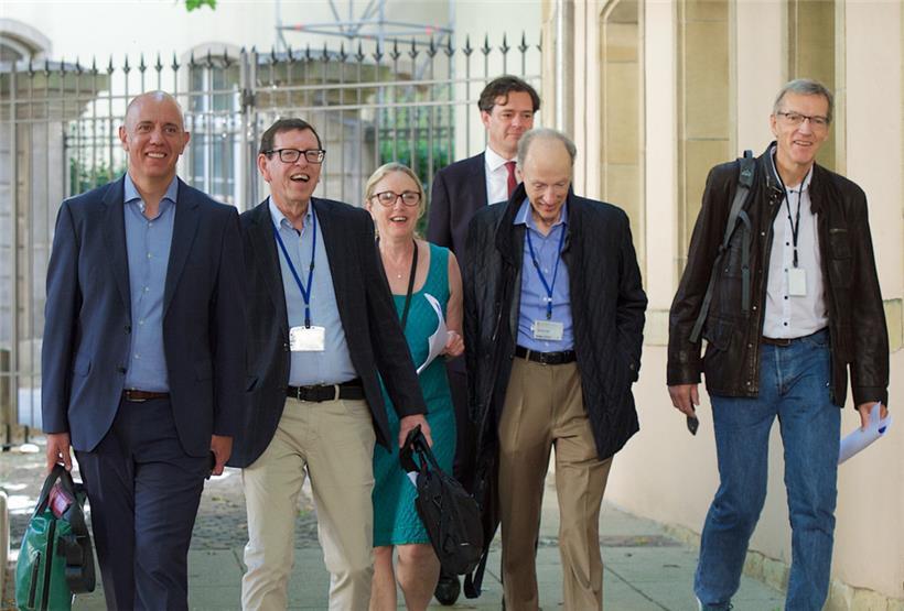 Die Ad-hoc-Expertengruppe, die von der Regierung für ein weiteres Impfpflicht-Gutachten beauftragt wurde
