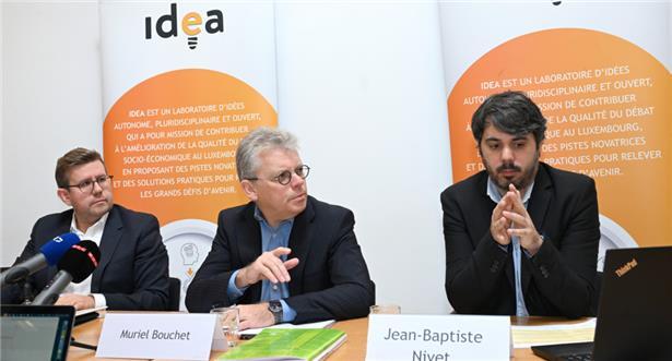 Die Änderungsvorschläge der Stiftung IDEA hat Muriel Bouchet erarbeitet. Direktor Vincent Hein (l.) warnt vor zu langer Handlungslosigkeit.
