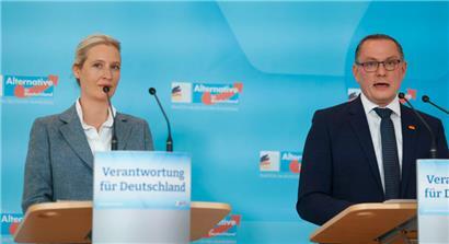 Die AfD-Spitze Alice Weidel und Tino Chrupalla haben Mühe, den Schein zu wahren, während die Kungelei ihrer Parteimitglieder mit autoritären Staaten imer offensichtlicher werden
