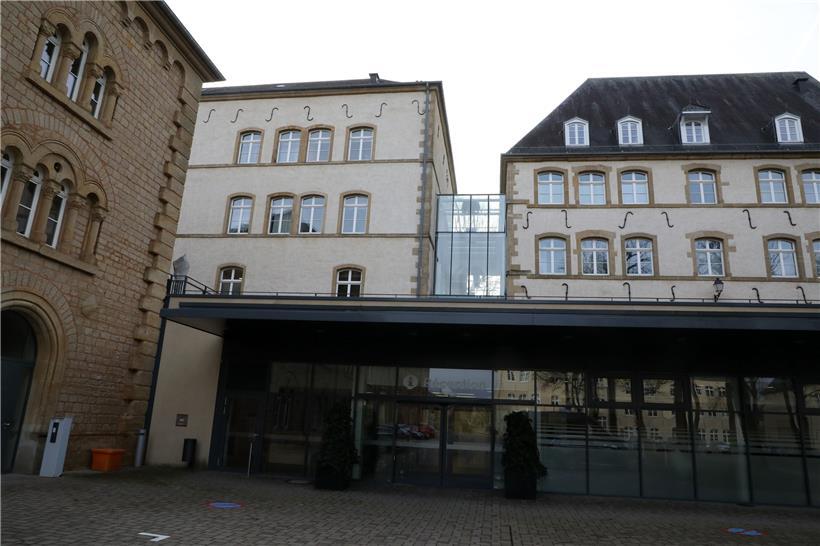 Die Alters- und Pflegeeinrichtungen des Landes wirkten zuletzt wie ausgestorben. Je nach Kapazitäten der Einrichtung sollen künftig aber wieder Besucher zugelassen werden. 

