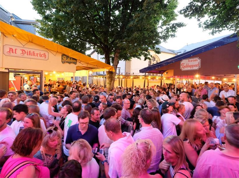 Altstadt von Diekirch im Juli mit Festmeile und sommerlichen Veranstaltungen