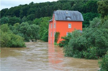 Die Alzette in Höhe des Bahnhofs Cruchten
